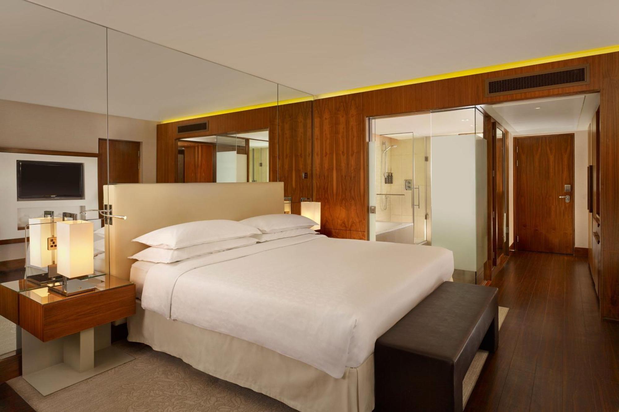 Deluxe Room 1 King
