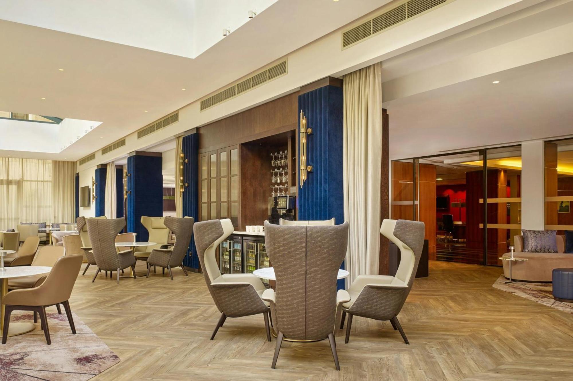 Club Room Club Lounge access 1 King