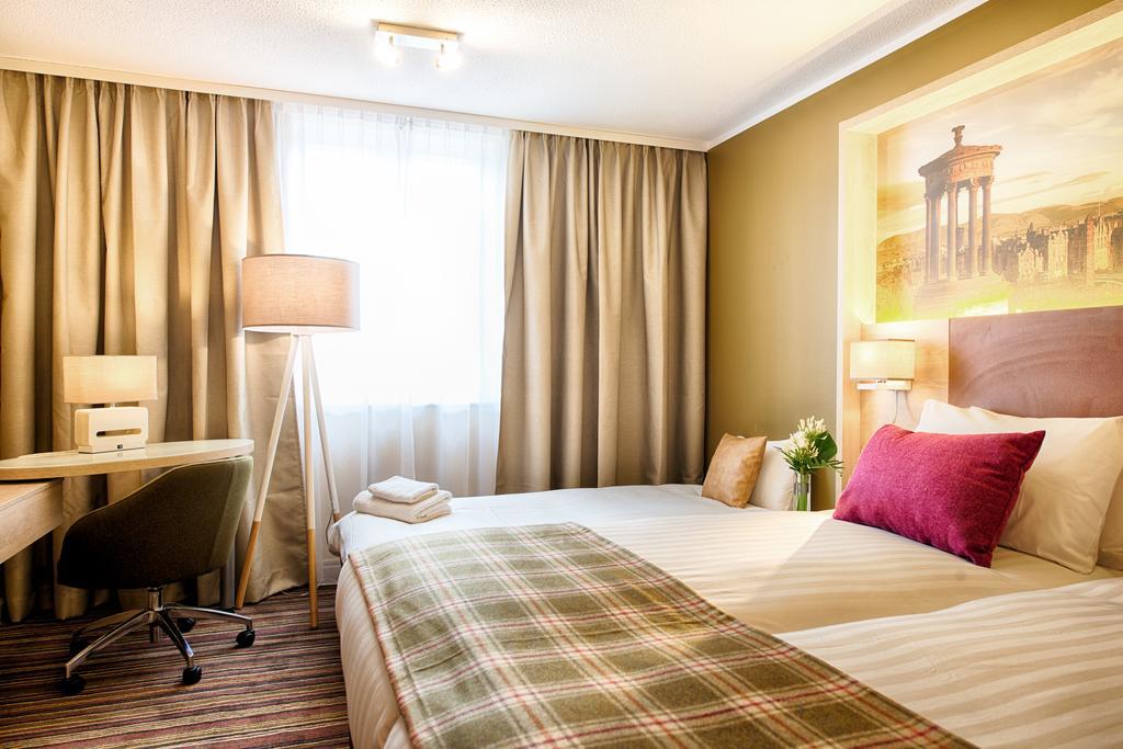 Standard Zimmer mit Doppel- und Einzelbett